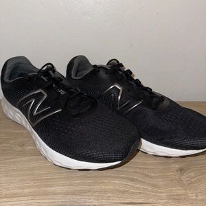 NEW Balance 520 in Black & White